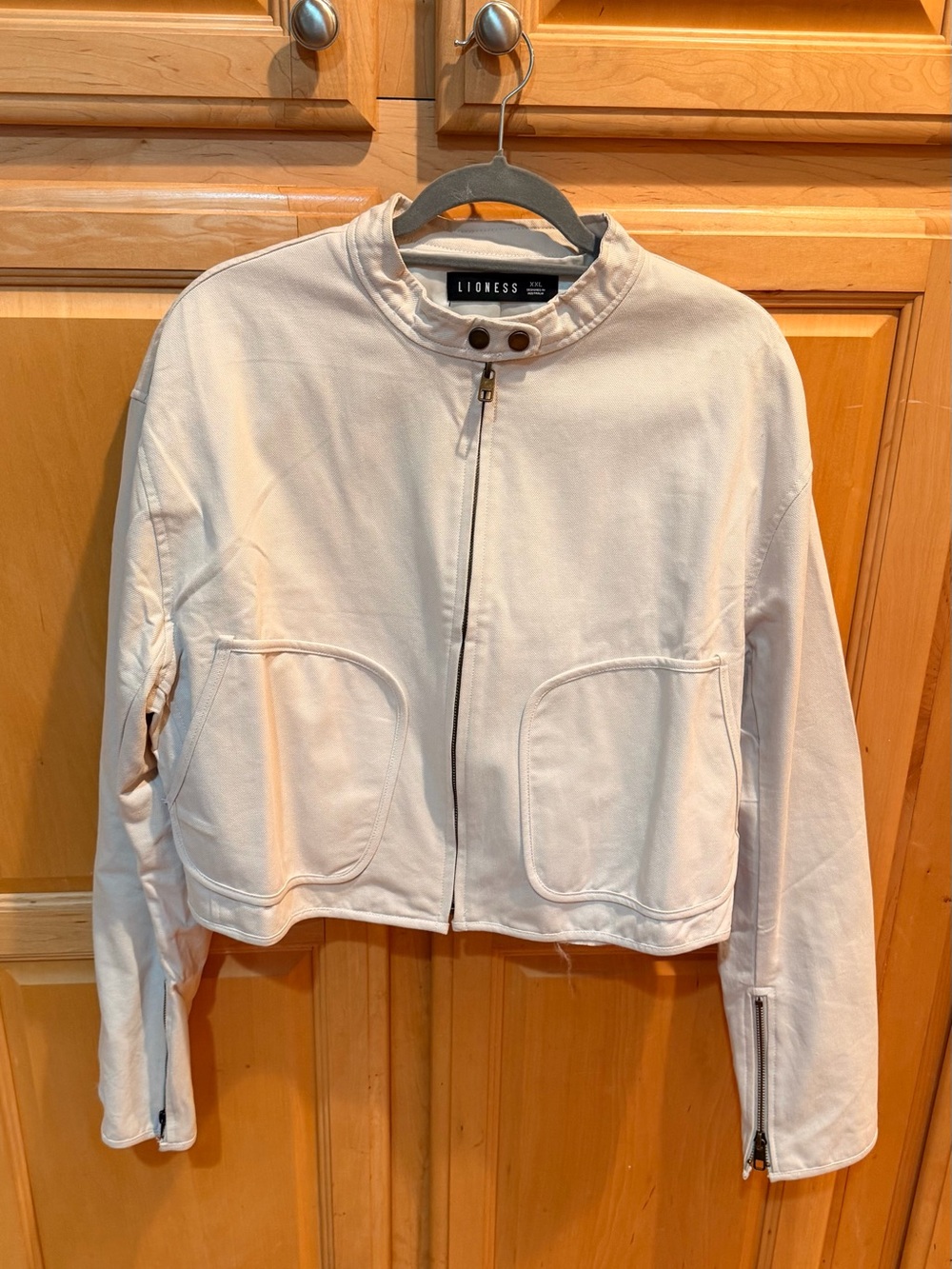 NWOT Lioness Cream Cropped Zip-Front Jacket with Stand Collar